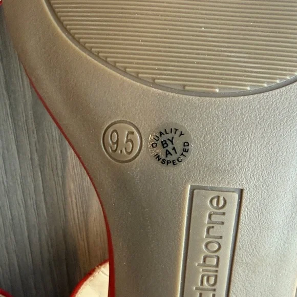 Liz Claiborne Women's Red Renny Ankle Strap Sandals Size 9.5 - Picture 8 of 8